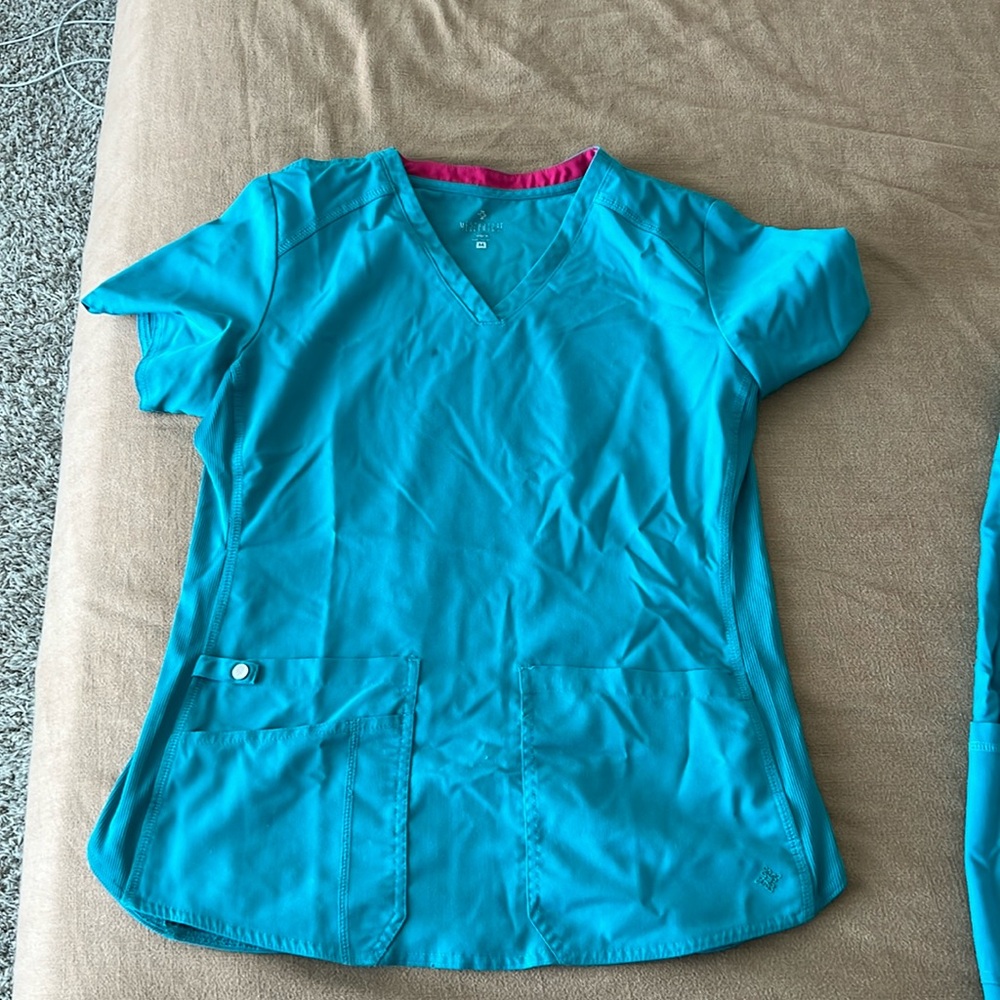 MEDCOUTURE TEAL scrub top